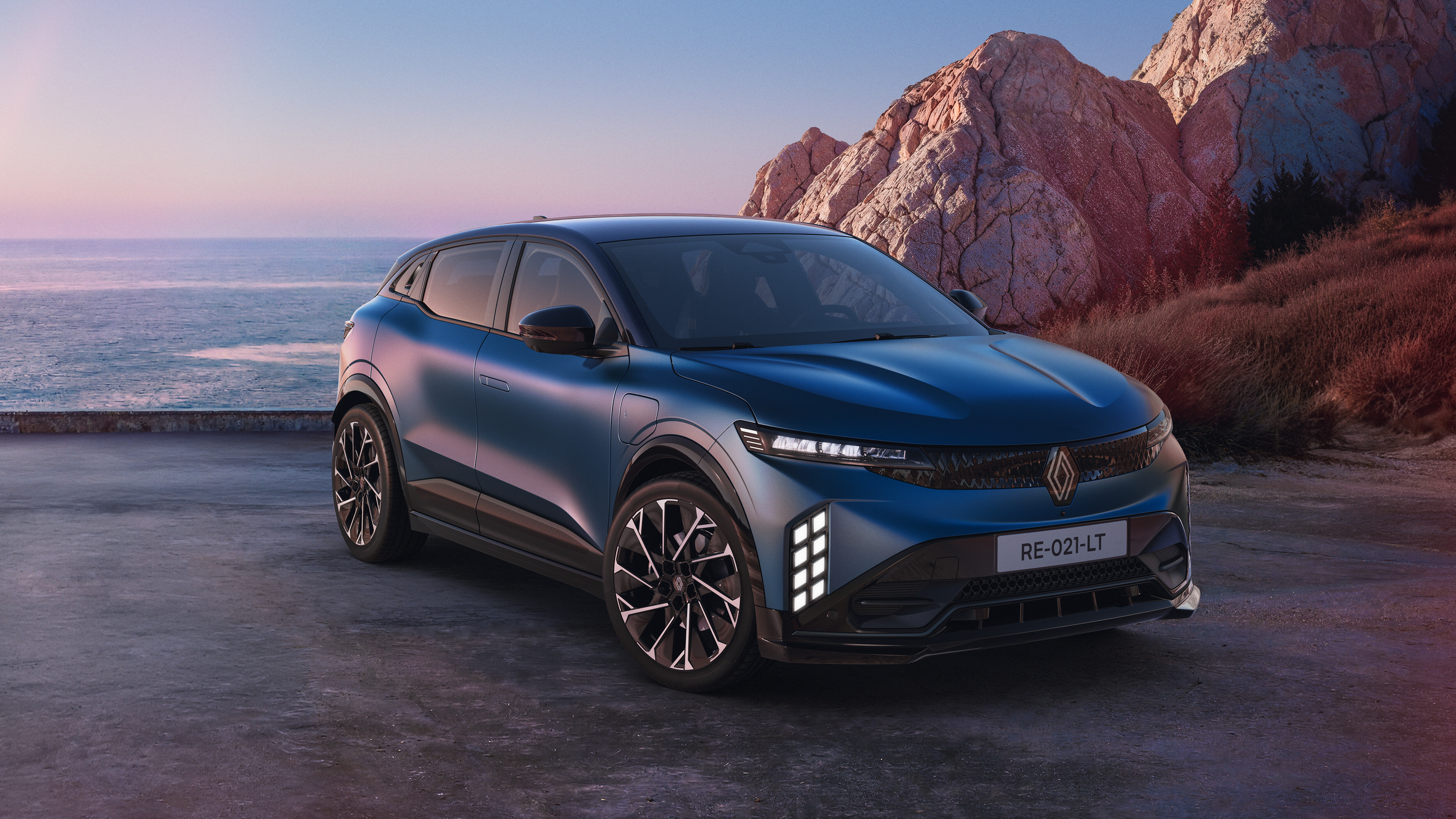 Renault updates Megane and Scenic E-Tech for 2027 with new batteries and quicker charging