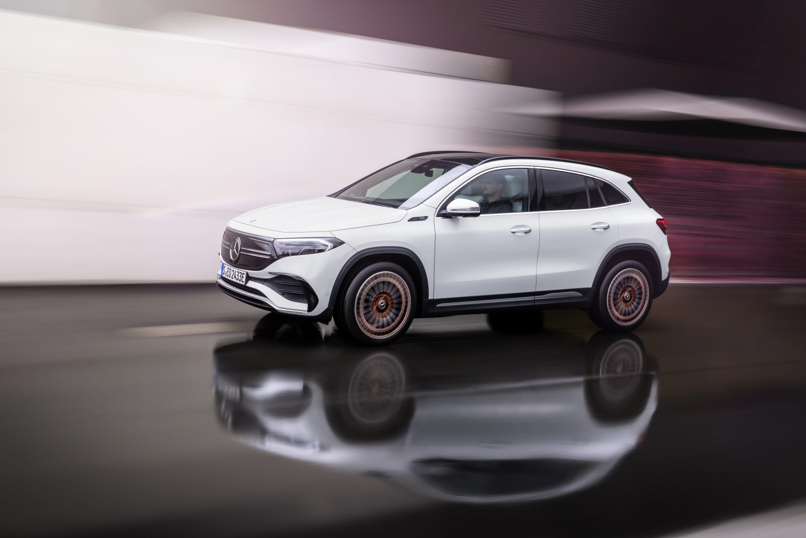 Mercedes-Benz EQA side