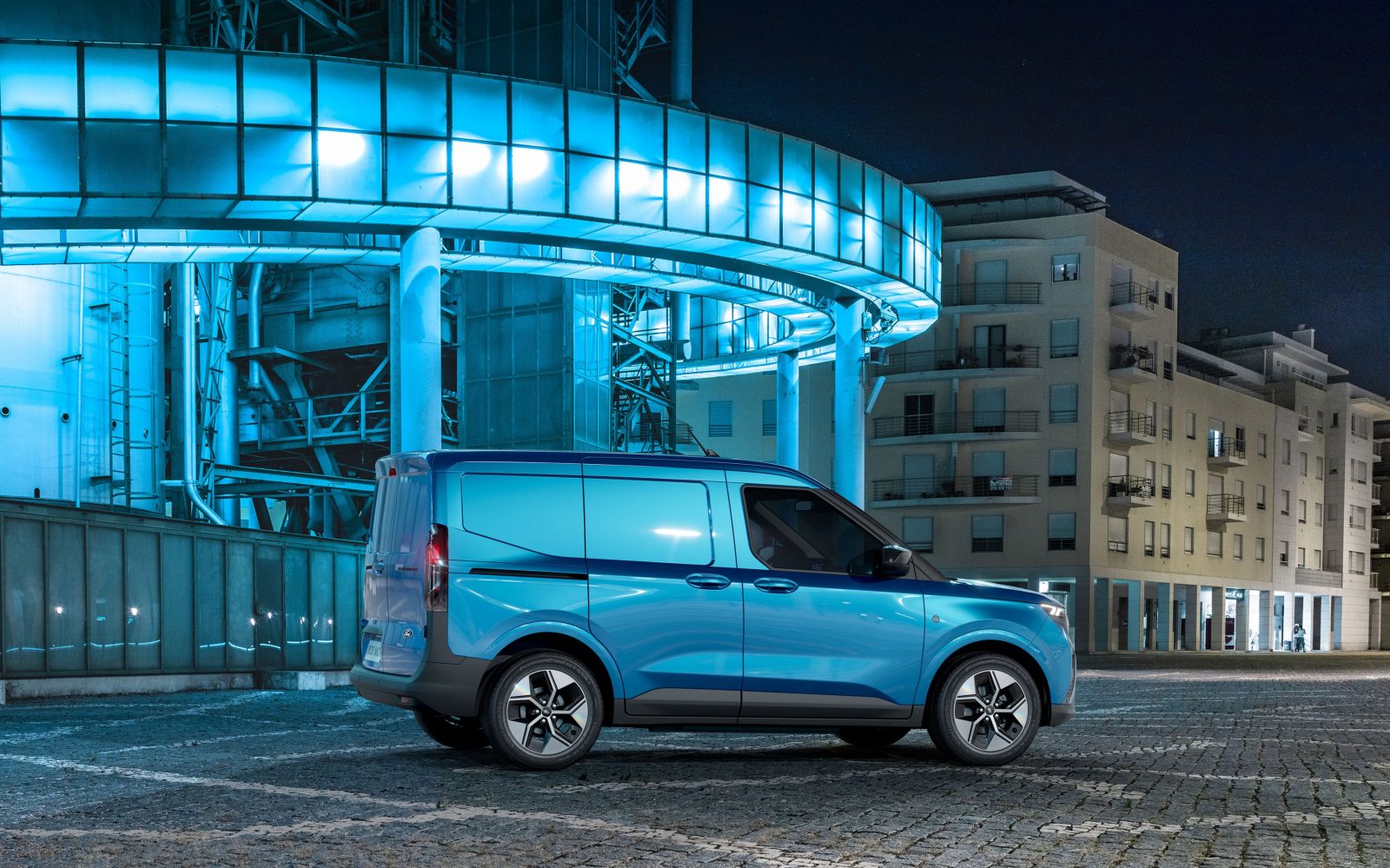 Ford E-Transit Courier exterior