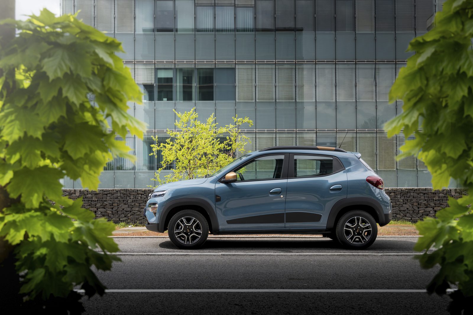 Dacia Spring side profile