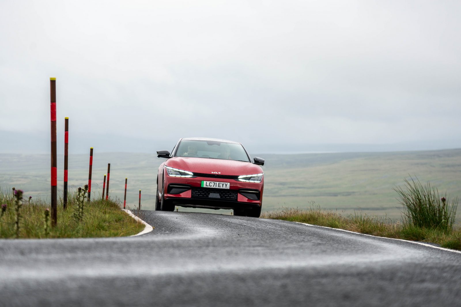 Kia EV6 drives from Britain’s lowest road to Britain’s highest road on a single charge