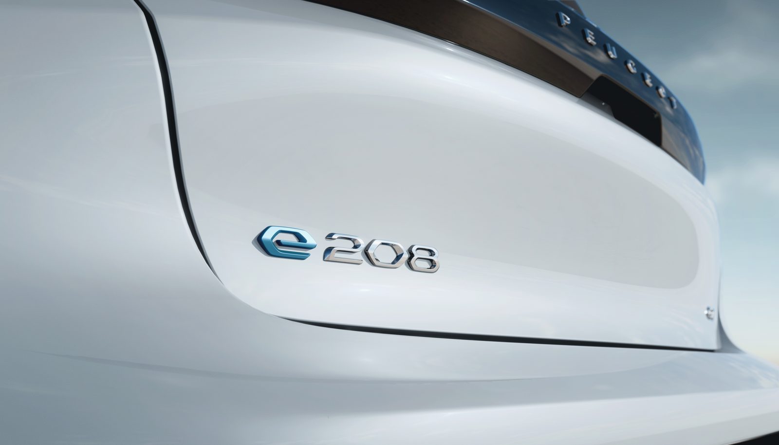 Peugeot e-208 rear badge