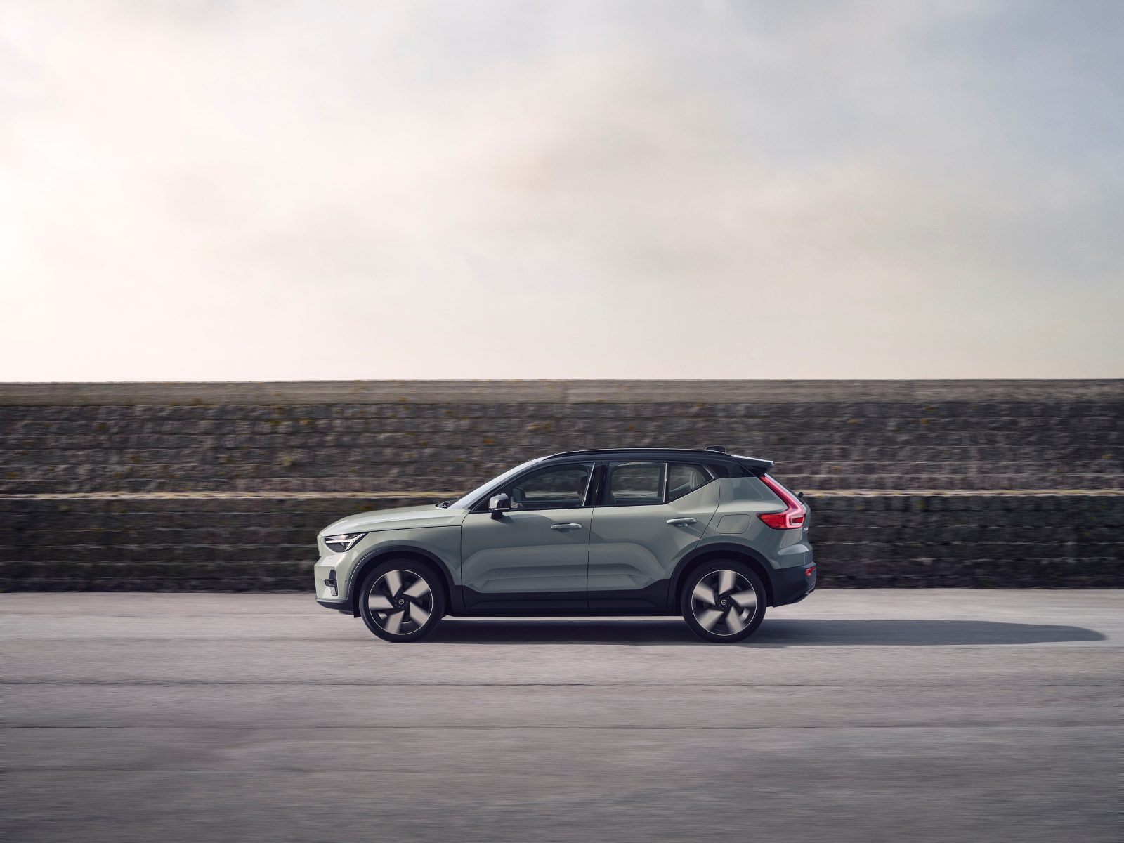 Volvo XC40 Recharge Twin in Sage Green