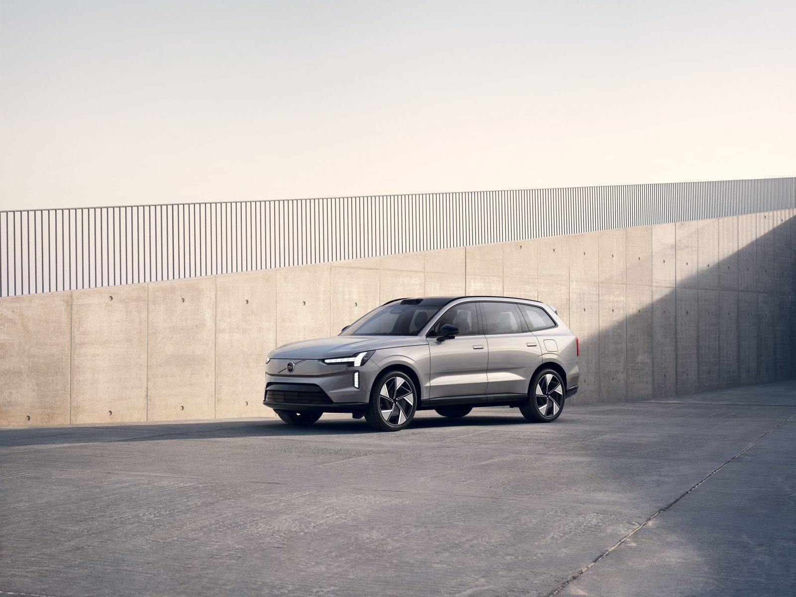 Volvo EX90 hero