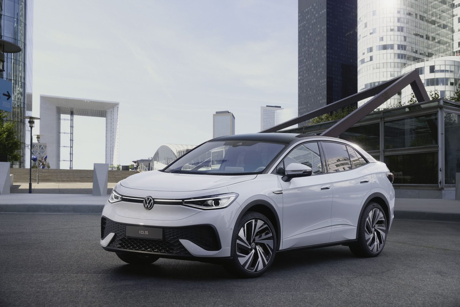 VW ID5 front quarter