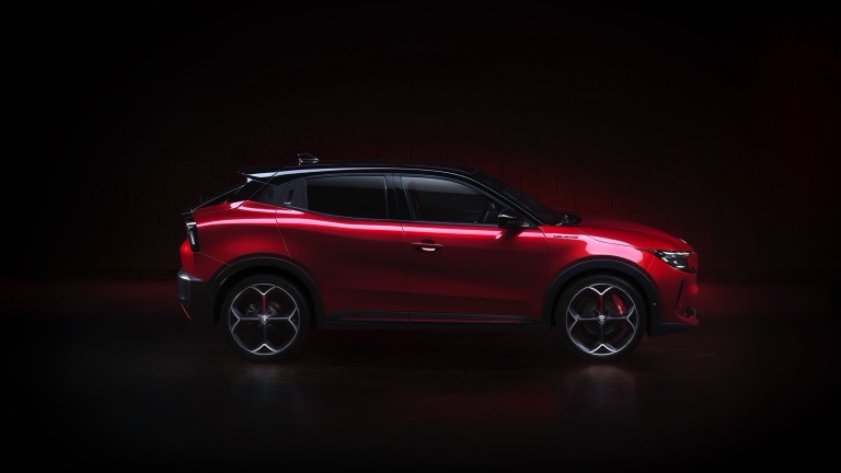 Alfa Romeo Junior Elettrica electric side view