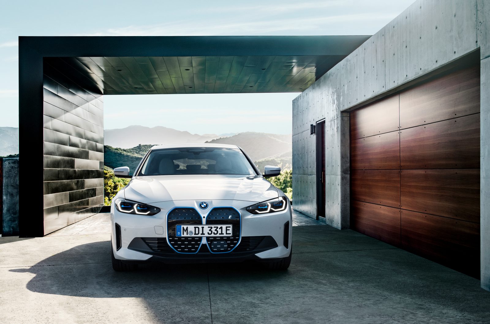 BMW i4 front