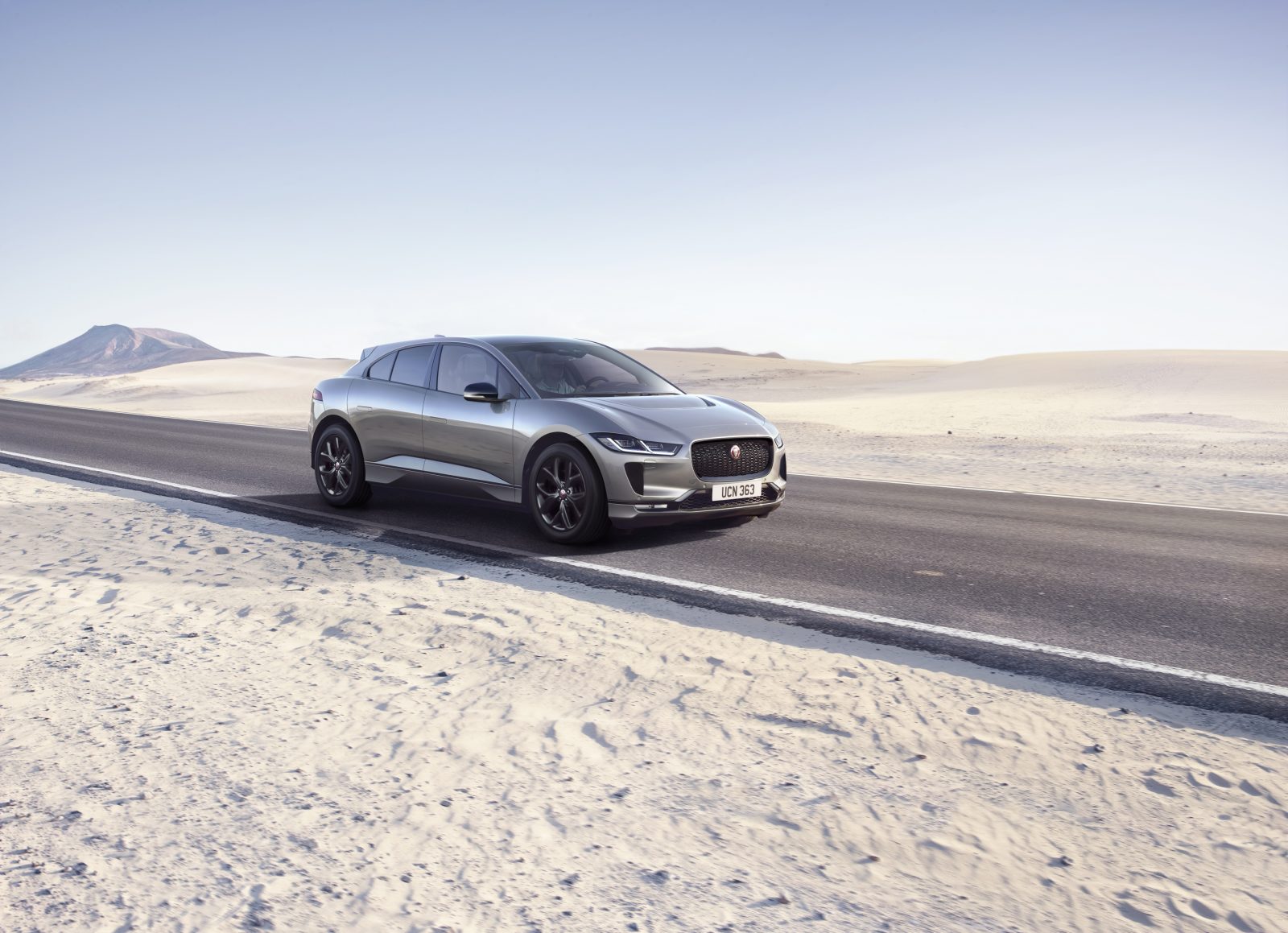 Jaguar i-pace desert