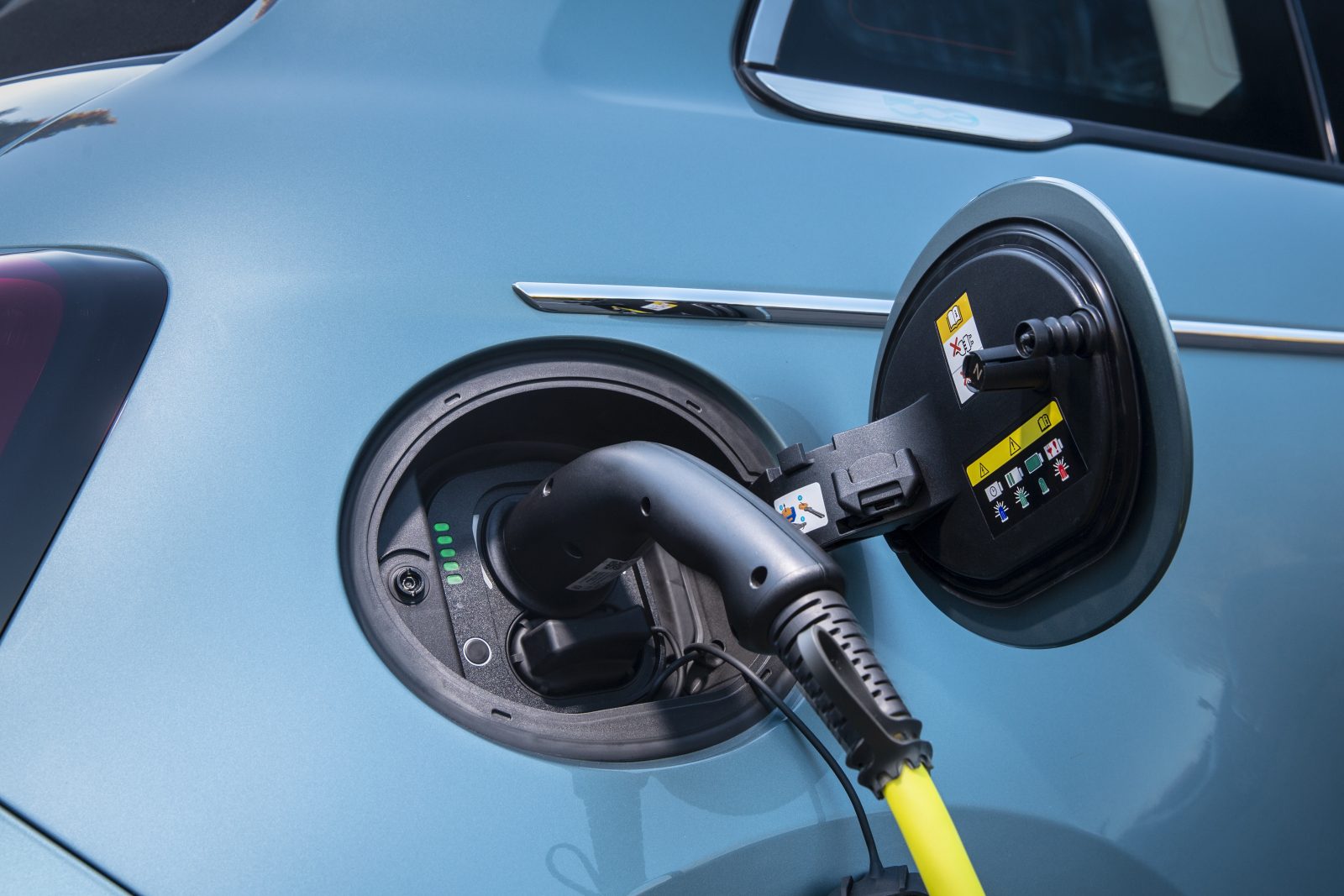 What happens when electric car batteries die?