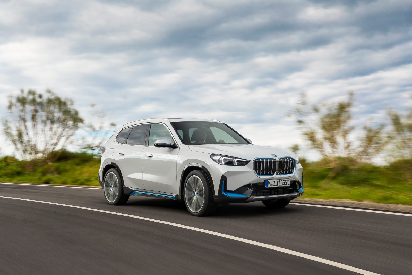 BMW iX1 HERO